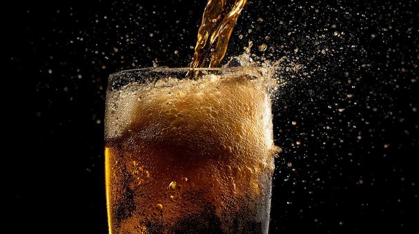 泡立つビール、至福の一杯 泡立つビール、至福の一杯の写真