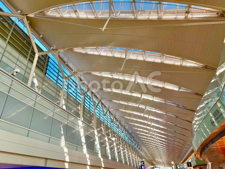 モダンな羽田空港第2ターミナル出発ロビー 空港,エアポート,ターミナルの写真素材