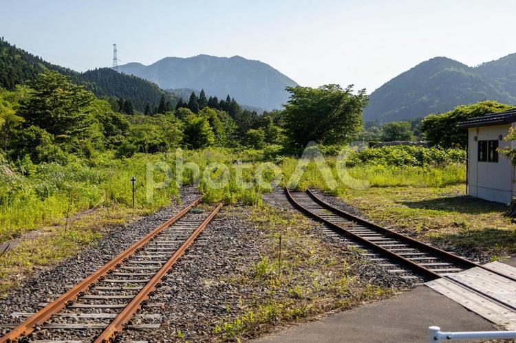 津軽線三厩駅ホームから見た引き込み線路 鉄道,錆び,引き込みの写真素材