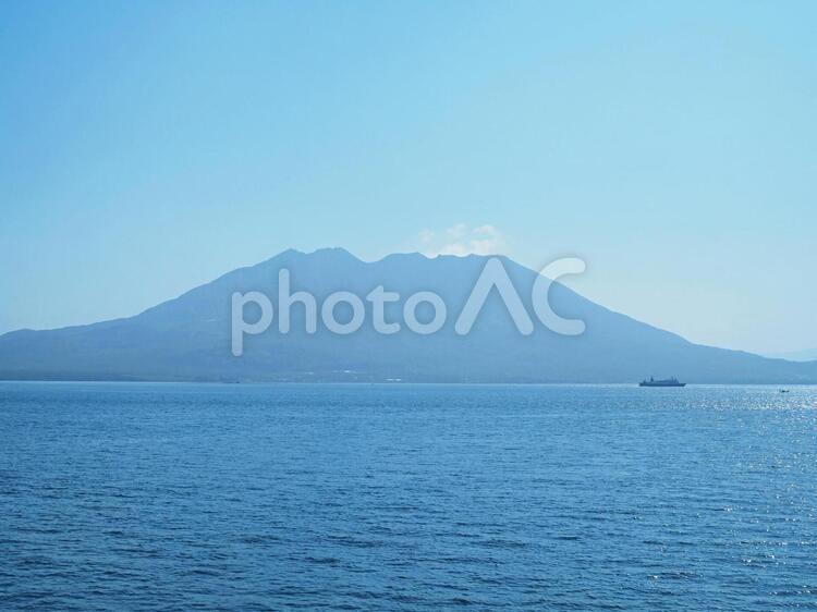 鹿児島の美しい桜島の風景 桜島,島,船の写真素材