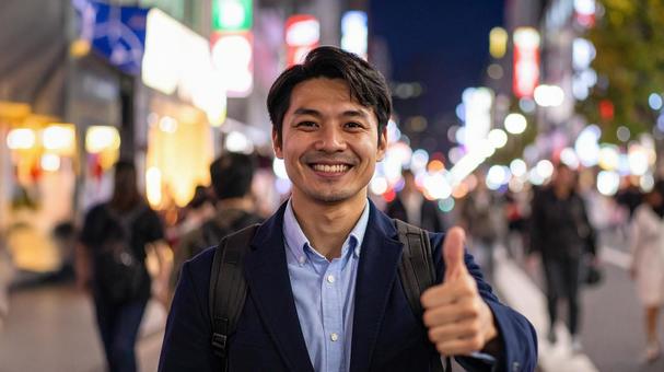 サムズアップする日本人男性5 サムズアップする日本人男性5の写真