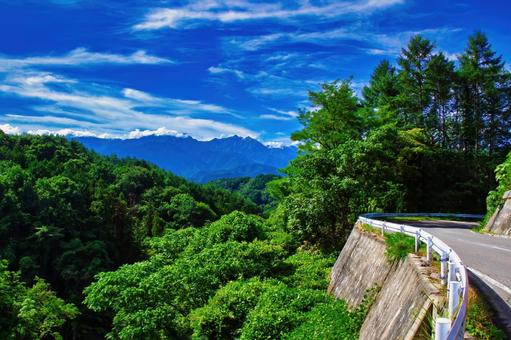 峠の道路 峠の道路 峠,道路,カーブの写真素材
