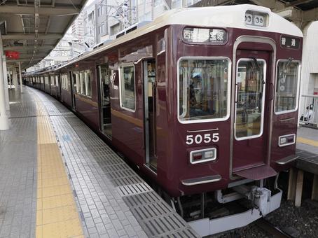 阪急5000系（今津北線） 阪急5000系,阪急電車,マルーン色の写真素材