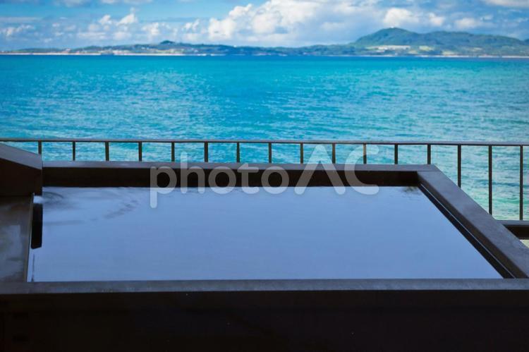 海と温泉のイメージ 温泉,露天風呂,旅の写真素材