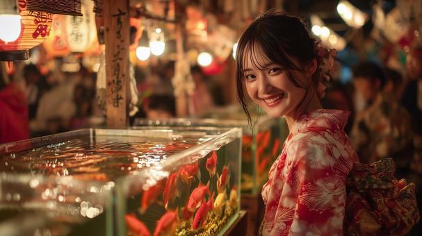 夏祭りを楽しむ浴衣を着た女性の写真