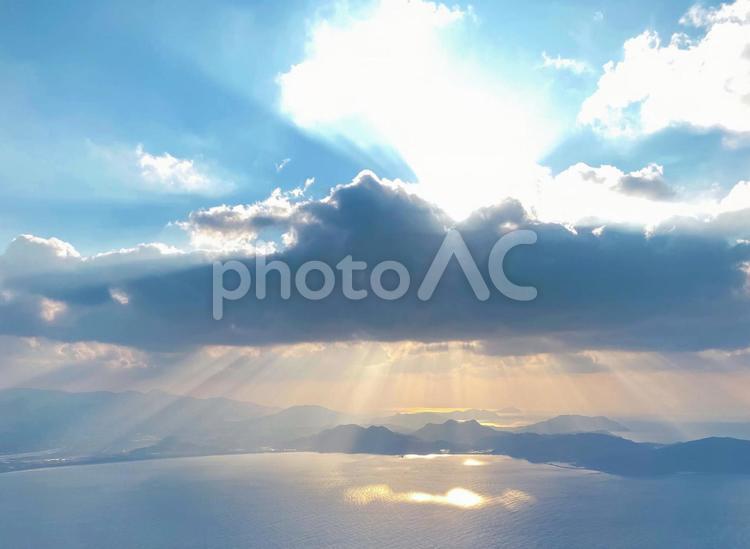 天使の梯子 天使の梯子,大空,エンジェルラダーの写真素材