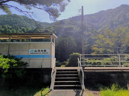 JR牟岐線、山河内駅 JR牟岐線、山河内駅 jr,jr四国,牟岐線の写真素材