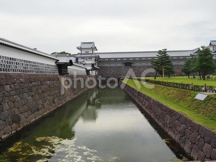 金沢城公園　お城跡の城郭や公園の風景 金沢城,入り口,案内板の写真素材