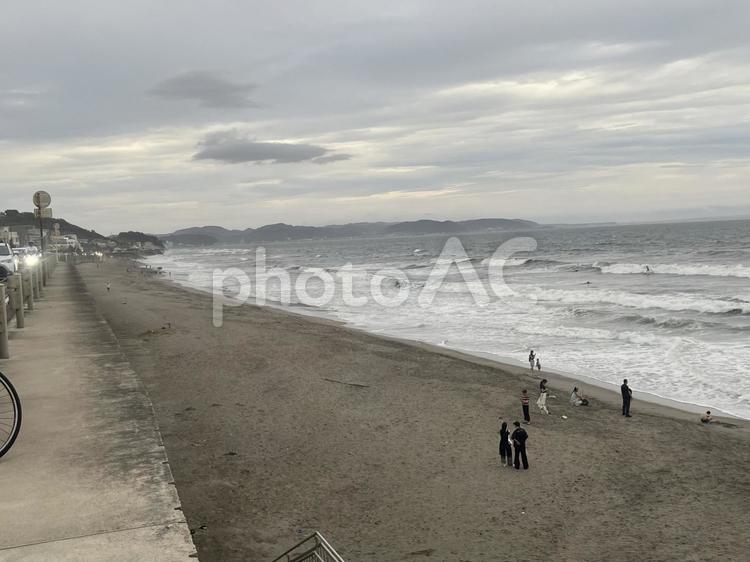 湘南の荒れた浜辺 湘南,鎌倉高校前,海岸の写真素材