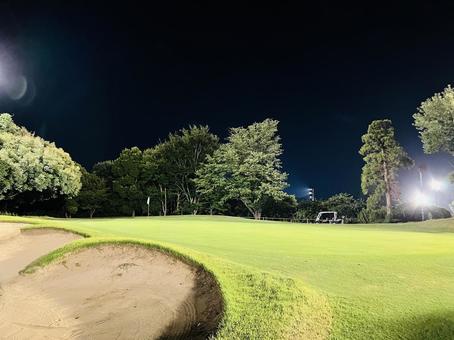 夜のグリーンとバンカー ゴルフ場,ゴルフコース,グリーンの写真素材