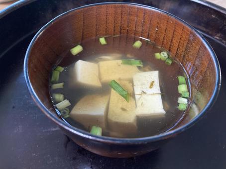 和食 豆腐とアカモクのお吸い物 和食 豆腐とアカモクのお吸い物の写真