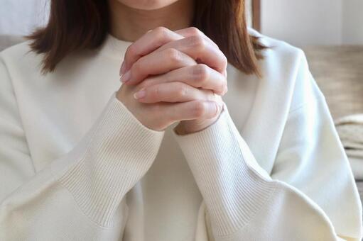 手を組む女性 祈る,願う,女性の写真素材
