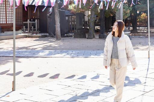 1人で観光する女性 観光,旅行,一人旅の写真素材