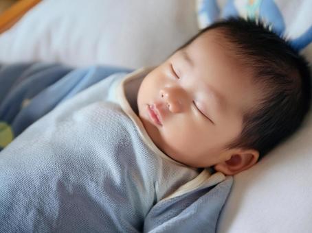 眠る赤ちゃん 眠る赤ちゃんの写真