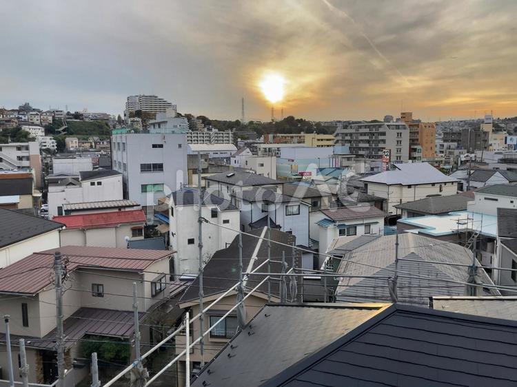 夕暮れと街並み 夕暮れ,空,雲の写真素材