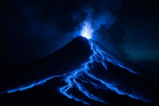 夜に噴火し青い溶岩が流れる火山﻿ 火山,噴火,溶岩の写真素材