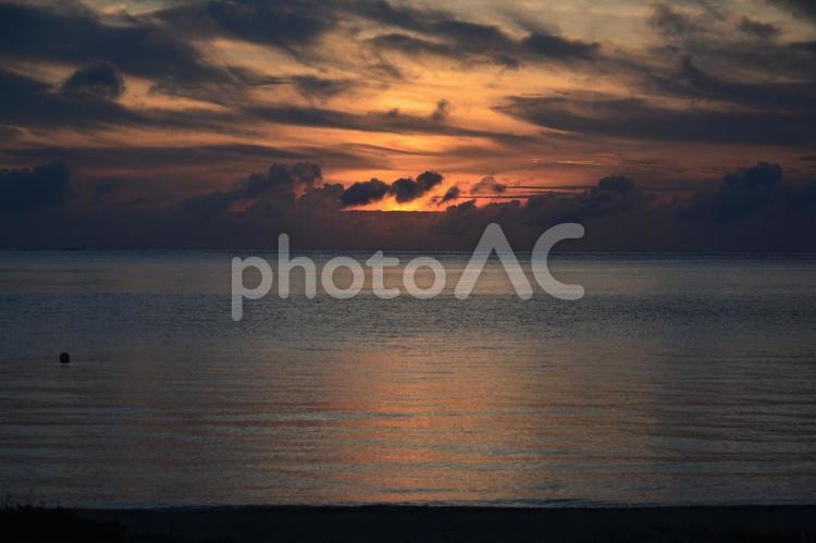 西表島の星立海岸の夕日 西表島,八重山諸島,八重山の写真素材