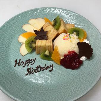 バースデープレート デザート,誕生日,バースデープレートの写真素材