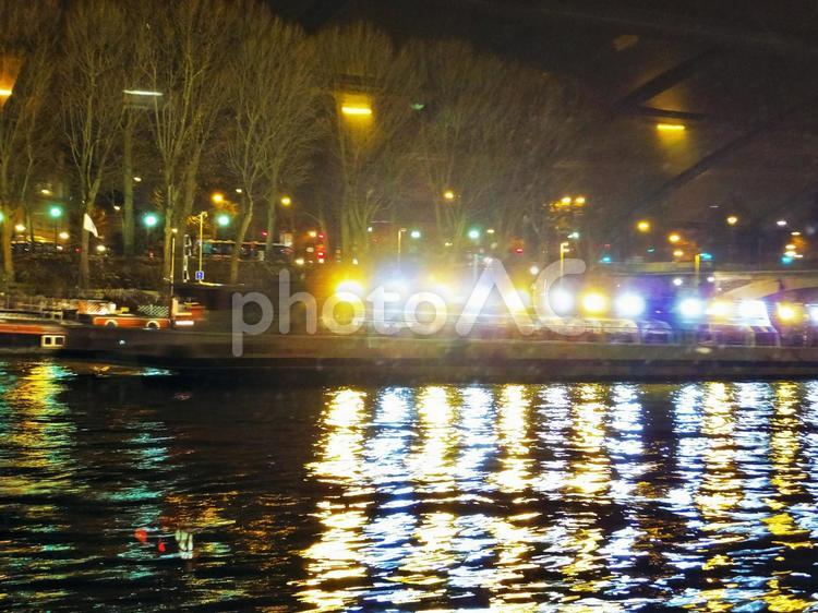 船から見たパリの夜景８ セーヌ川,バトーパリジャン,パリの写真素材