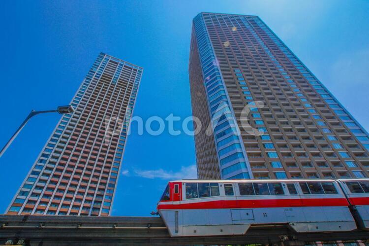 東京モノレールと田町の街並み 東京モノレール,モノレール,青空の写真素材
