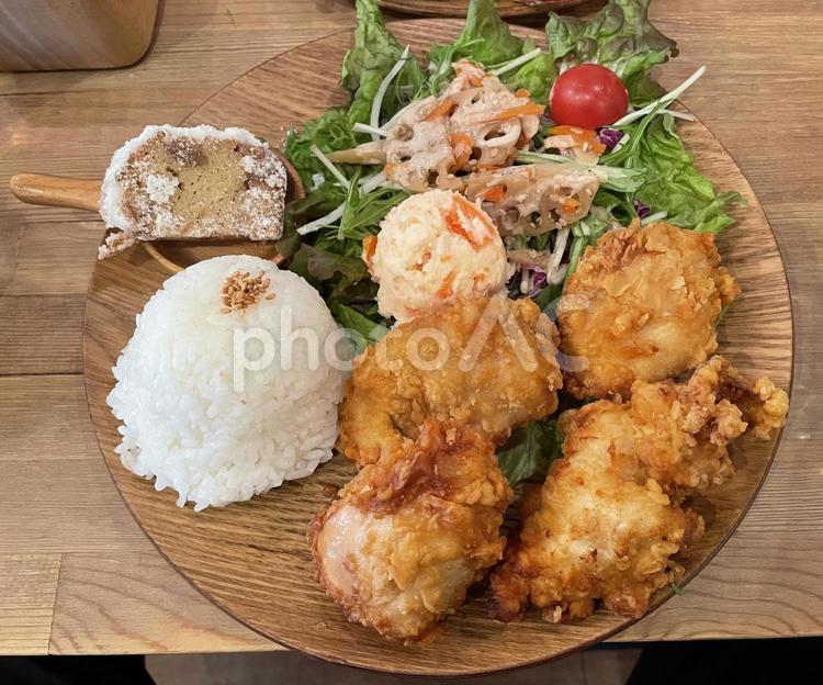 唐揚げ定食 食べ物,昼食,美味しいの写真素材