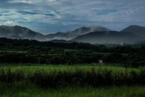 <Goto scenery> View of Uozugasaki Park in the summer morning mist, JPG <Goto scenery> View of Uozugasaki Park in the summer morning mist, JPG