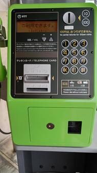 緑の公衆電話 緑の公衆電話 公衆電話,緑,電話の写真素材