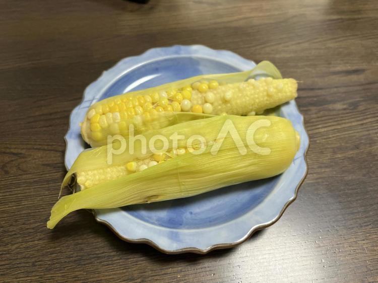 茹でたとうもろこし とうもろこし,茹でる,食べ物の写真素材
