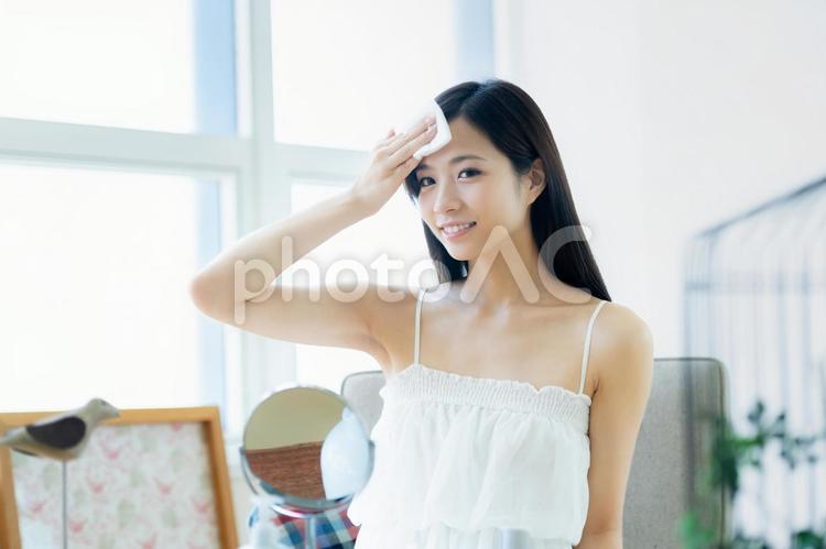 若い女性の美容イメージ 笑顔,スキンケア,美容の写真素材