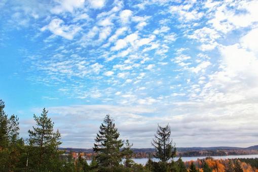 北欧の秋空と紅葉 北欧の秋空と紅葉 秋,空,秋空の写真素材
