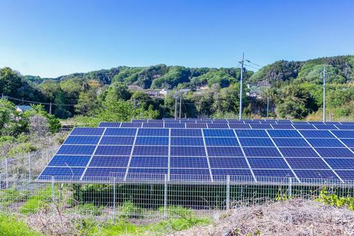 ソーラーパネルのある風景2 ソーラーパネルのある風景2 ソーラーパネル,太陽光発電,エコの写真素材