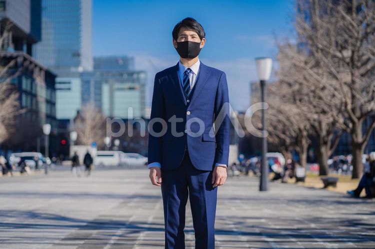 マスクをした若いビジネスマン 男性,マスク,ビジネスマンの写真素材