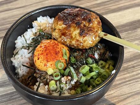鳥つくね丼 鳥つくね丼 つくね,料理,グルメの写真素材