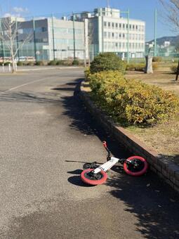 乗り捨てられた自転車 自転車,誘拐,転倒の写真素材