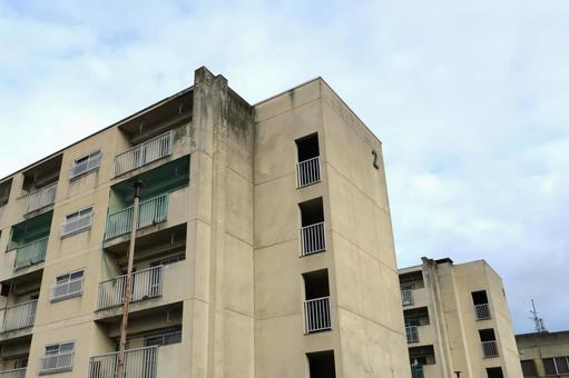 昭和感ある古い団地が並ぶ風景・光景 住宅 昭和感ある古い団地が並ぶ風景・光景 住宅 古い,団地,昭和感の写真素材