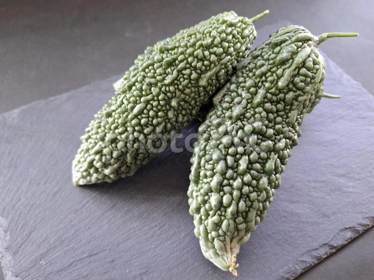 採れたて夏野菜ゴーヤ_黒バック_3 夏野菜,野菜,ゴーヤの写真素材