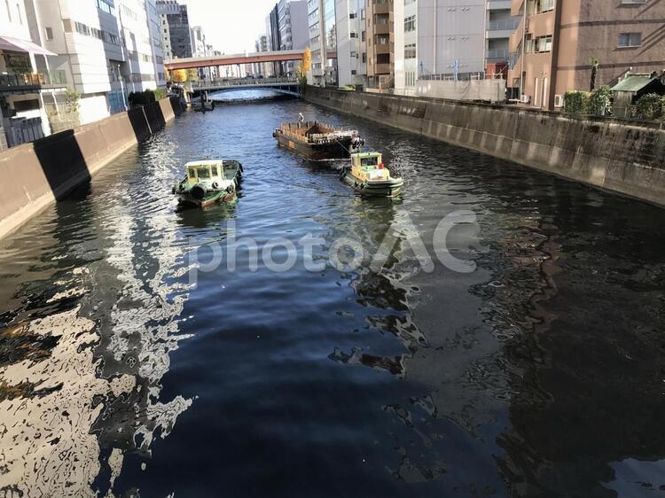 神田川に浮かぶ船 ビル,ボート,不幸の写真素材