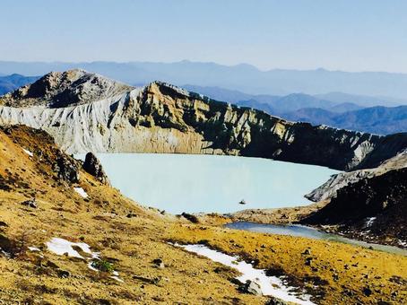 山頂の湖 山頂の湖の写真