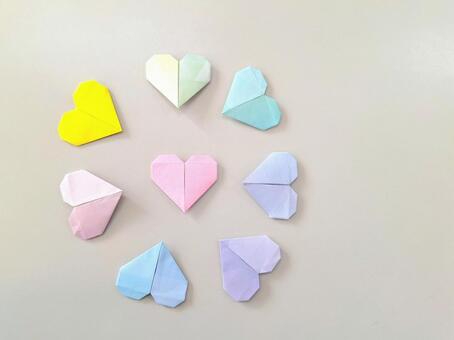 円形に置いた折り紙のハート ハート,バレンタイン,ウェディングの写真素材