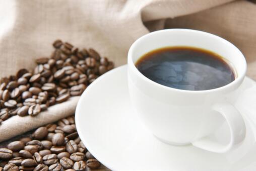 コーヒーとコーヒー豆のイメージ コーヒー,カフェ,コーヒー豆の写真素材