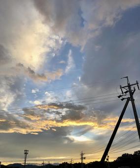 夏　朝日が昇るころ 空,雲,朝焼けの写真素材