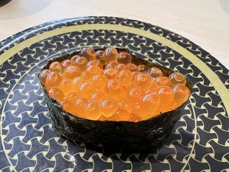 新鮮で美味しそうないくらの軍艦巻き 新鮮で美味しそうないくらの軍艦巻き いくら,握り,寿司の写真素材