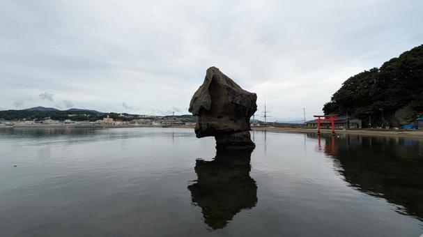 北海道江差町 かもめ島 瓶子岩 北海道江差町 かもめ島 瓶子岩 北海道,江差町,瓶子岩の写真素材