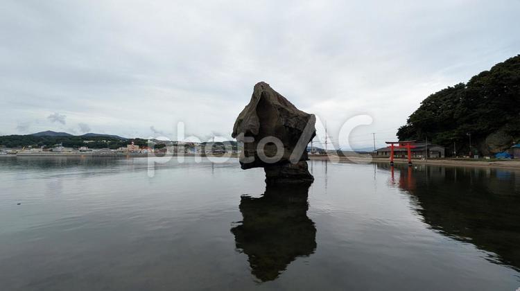 北海道江差町　かもめ島　瓶子岩 北海道,江差町,瓶子岩の写真素材
