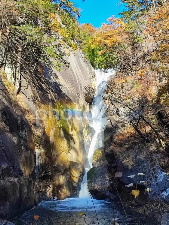 虹がかかる仙娥滝（昇仙峡） 虹,仙娥滝,昇仙峡の写真素材