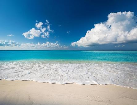 夏のコバルトブルーの海と青空 夏のコバルトブルーの海と青空の写真