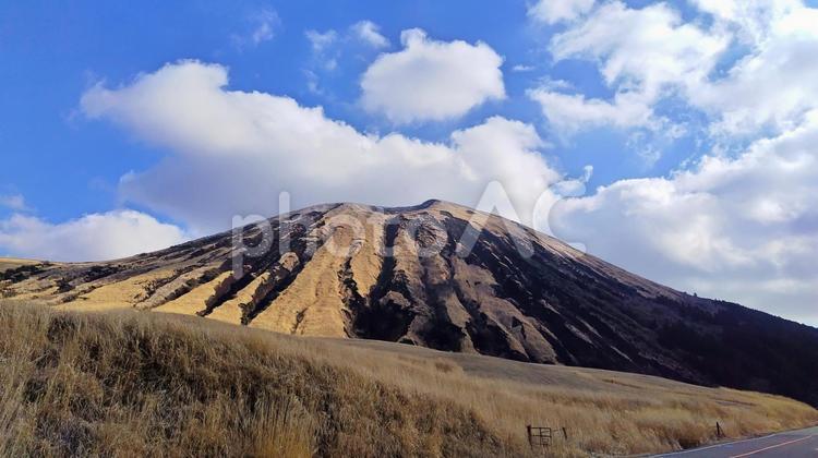 【熊本県】阿蘇山 阿蘇山,阿蘇,風景の写真素材