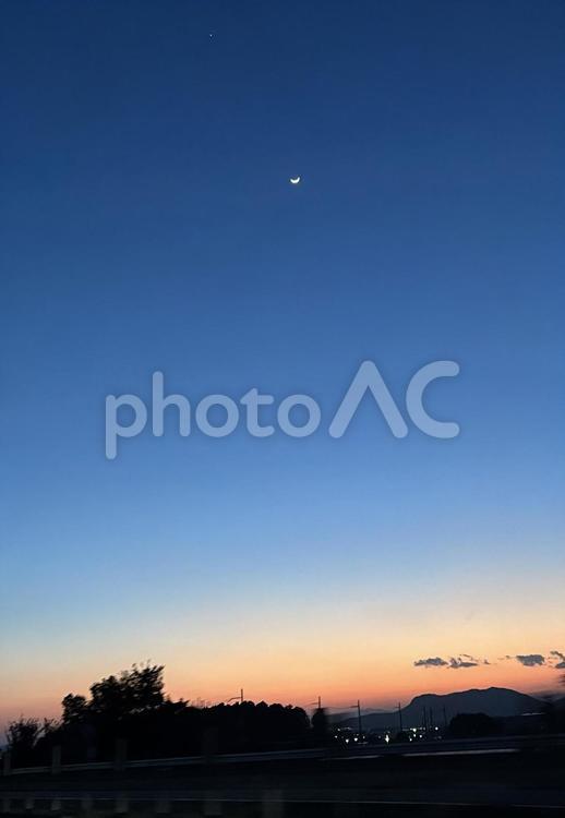 夕焼けと夜の間 日没,屋外,夕焼けの写真素材