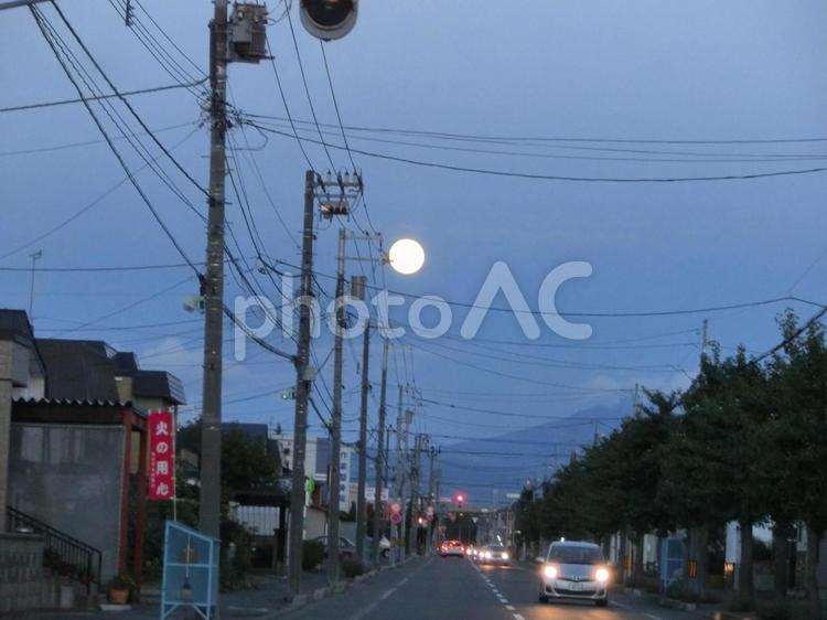 夕暮れ 住宅街旭川市,北海道,夕暮れの写真素材