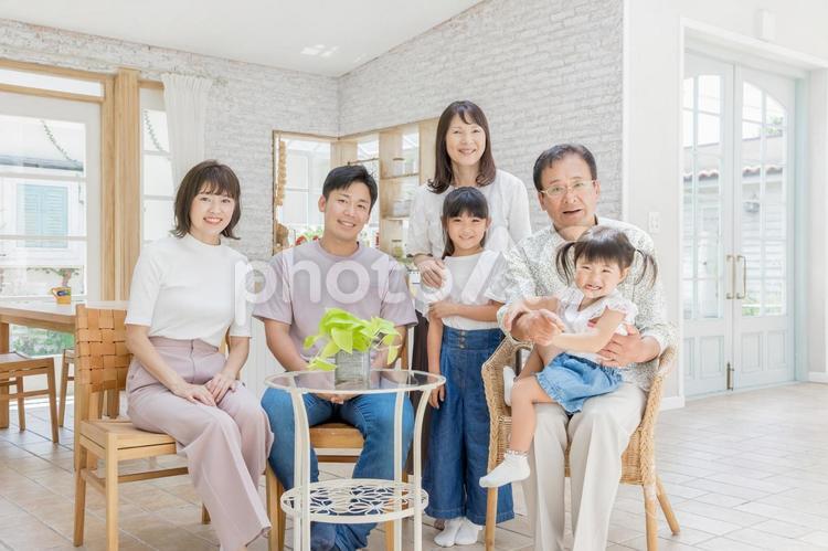 3世代家族・三世代家族 三世代家族,3世代家族,家族の写真素材